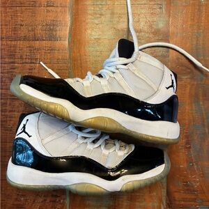 Air Jordan 11 Retro 2018 Concord Size 7Y Women's Size 8.5 (378038-100)